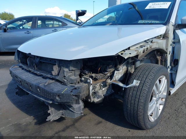 3VW2B7AJ8JM260841 Volkswagen Jetta 1.4t S