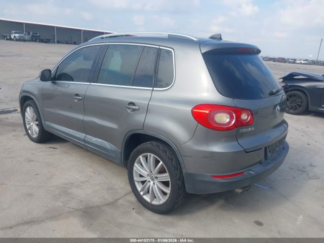2011 VOLKSWAGEN TIGUAN WVGAV7AX8BW546213 Photo 2