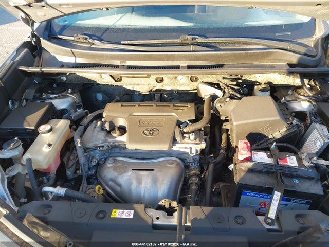 JTMZFREV7JJ176893 Toyota RAV4 LE