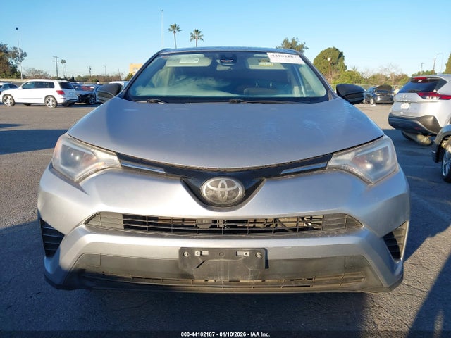 JTMZFREV7JJ176893 Toyota RAV4 LE