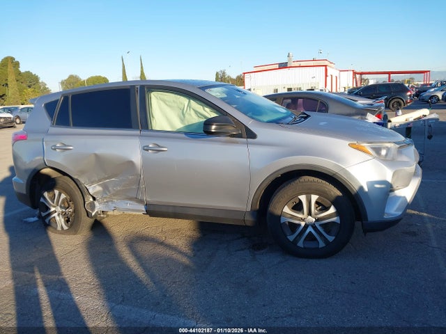 JTMZFREV7JJ176893 Toyota RAV4 LE
