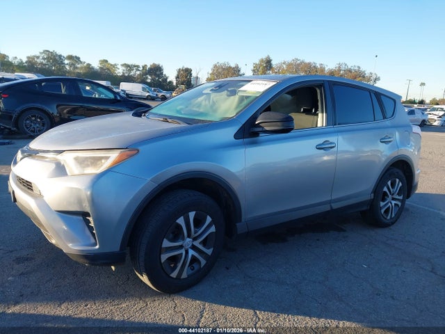 JTMZFREV7JJ176893 Toyota RAV4 LE