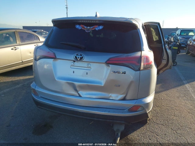 JTMZFREV7JJ176893 Toyota RAV4 LE