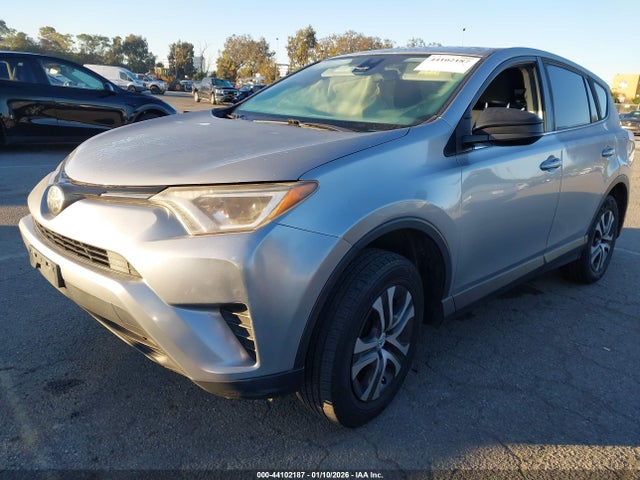 JTMZFREV7JJ176893 Toyota RAV4 LE