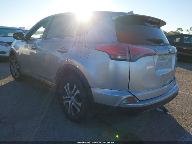 JTMZFREV7JJ176893 Toyota RAV4 LE