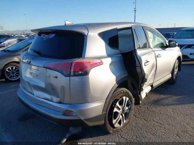 JTMZFREV7JJ176893 Toyota RAV4 LE