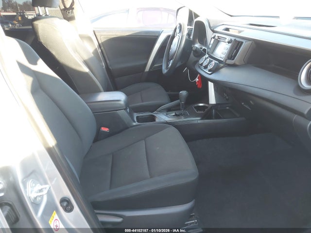 JTMZFREV7JJ176893 Toyota RAV4 LE