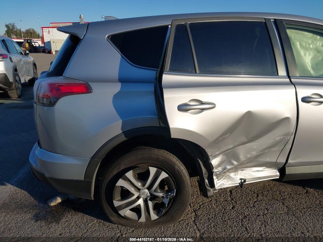 JTMZFREV7JJ176893 Toyota RAV4 LE