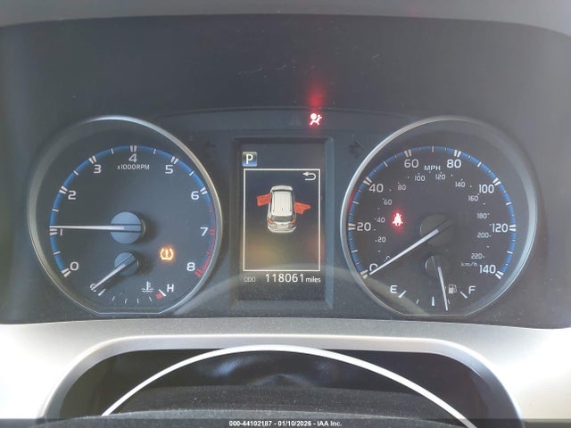 JTMZFREV7JJ176893 Toyota RAV4 LE