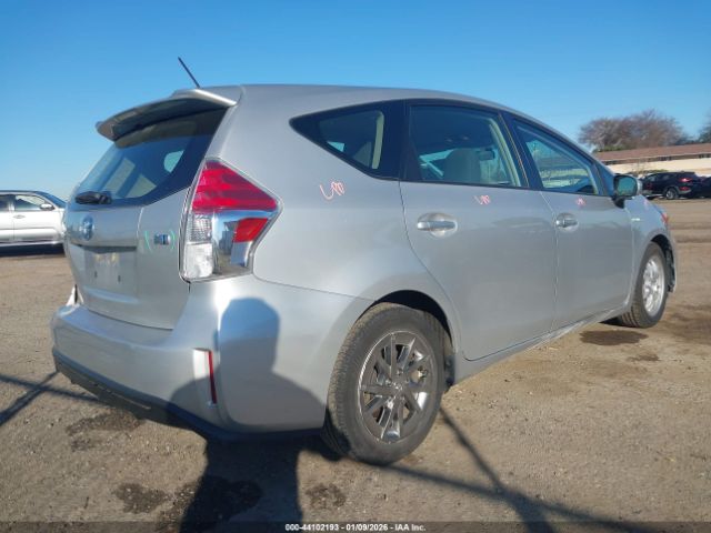 2015 TOYOTA PRIUS V JTDZN3EU2FJ035275 Photo 3