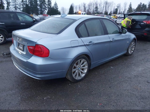 2011 BMW 328I WBAPH7G54BNM57608 Photo 3