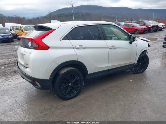 2018 MITSUBISHI ECLIPSE CROSS JA4AT4AA3JZ043359 Photo 3