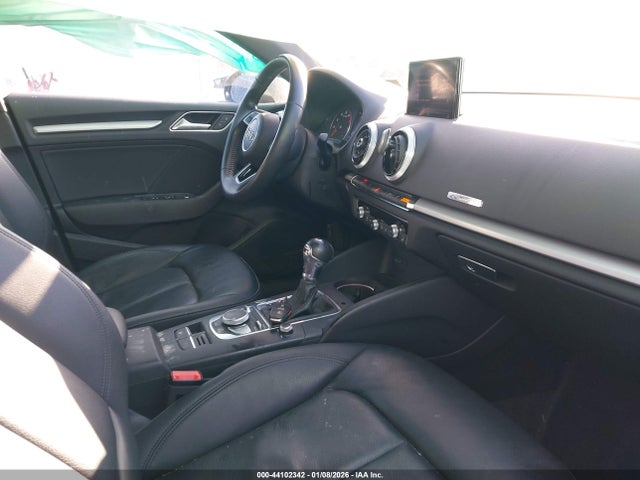 2018 AUDI A3 WAUB8GFF9J1024084 Photo 4