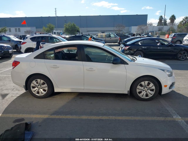 1G1PA5SG5F7283393 Chevrolet Cruze Ls Auto