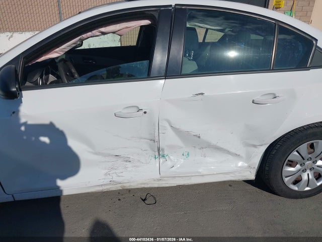 1G1PA5SG5F7283393 Chevrolet Cruze Ls Auto