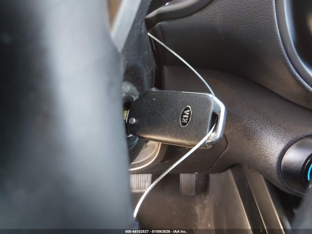 KNDJ23AU8M7797063 KIA SOUL S