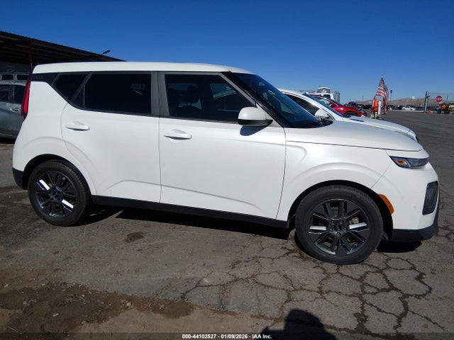 KNDJ23AU8M7797063 KIA SOUL S