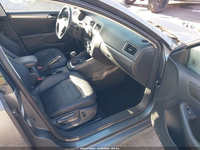 3VWL17AJ0EM440604 Volkswagen Jetta 1.8t Sel