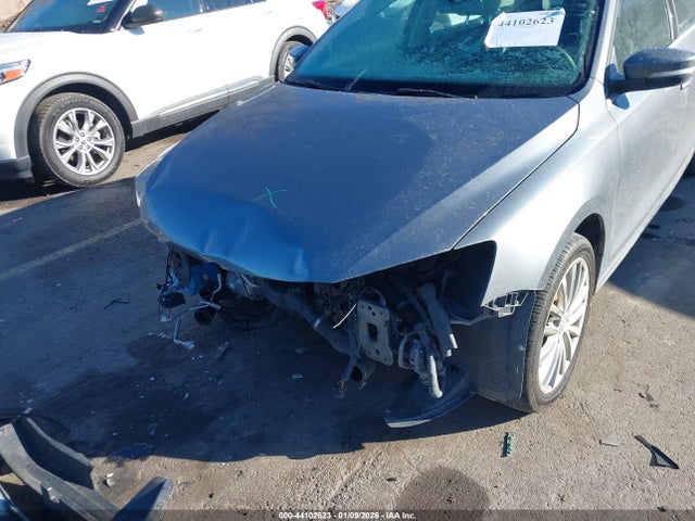 3VWL17AJ0EM440604 Volkswagen Jetta 1.8t Sel