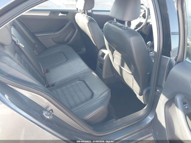 3VWL17AJ0EM440604 Volkswagen Jetta 1.8t Sel