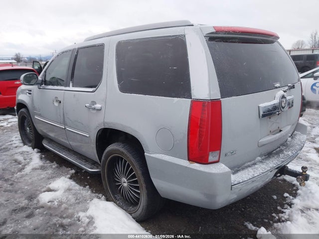 2011 CADILLAC ESCALADE 1GYS4BEF9BR126078 Photo 2