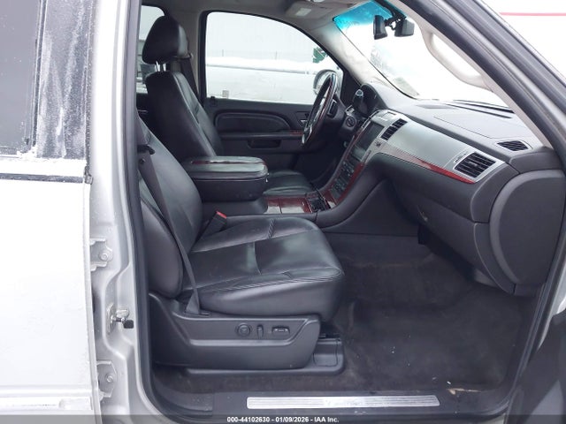 2011 CADILLAC ESCALADE 1GYS4BEF9BR126078 Photo 4