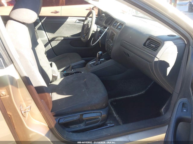 3VW267AJ3GM338195 Volkswagen Jetta 1.4t S