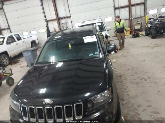 44102915 :رقم المزاد ، 1C4NJDBB8GD782544 vin ، 2016 Jeep Compass Sport مزاد بيع