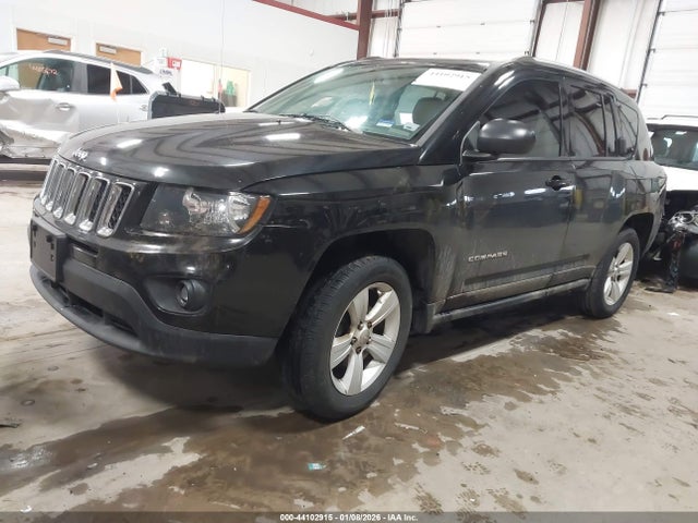 44102915 :رقم المزاد ، 1C4NJDBB8GD782544 vin ، 2016 Jeep Compass Sport مزاد بيع