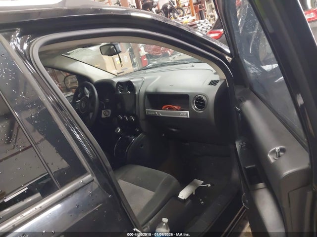 44102915 :رقم المزاد ، 1C4NJDBB8GD782544 vin ، 2016 Jeep Compass Sport مزاد بيع