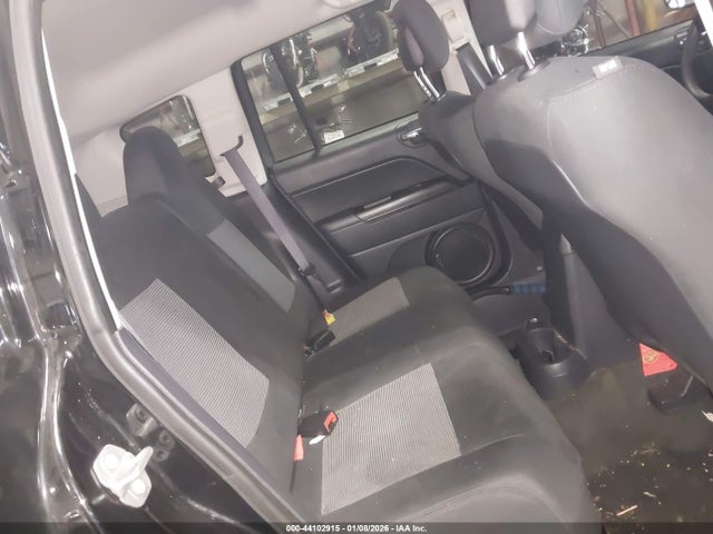 44102915 :رقم المزاد ، 1C4NJDBB8GD782544 vin ، 2016 Jeep Compass Sport مزاد بيع