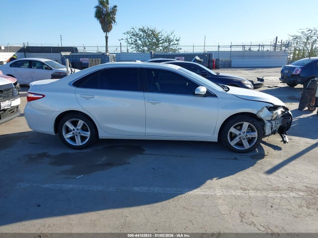 4T1BF1FK0FU016461 Toyota CAMRY SE
