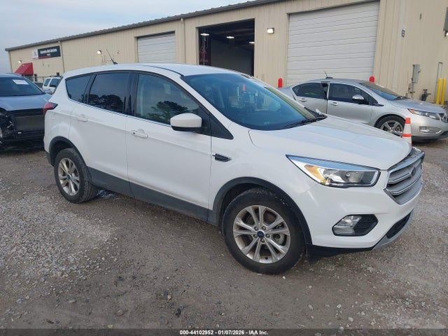 1FMCU0GD3KUA10670 Ford ESCAPE SE