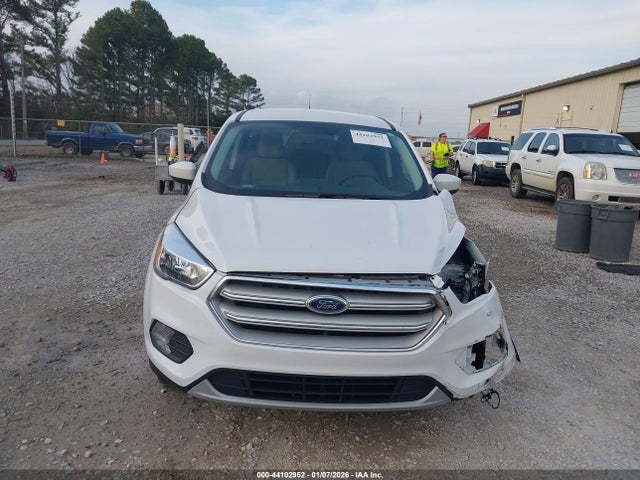 1FMCU0GD3KUA10670 Ford ESCAPE SE