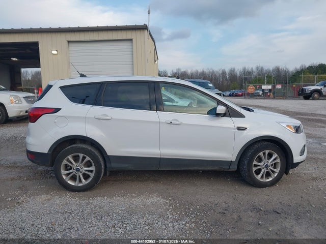 1FMCU0GD3KUA10670 Ford ESCAPE SE