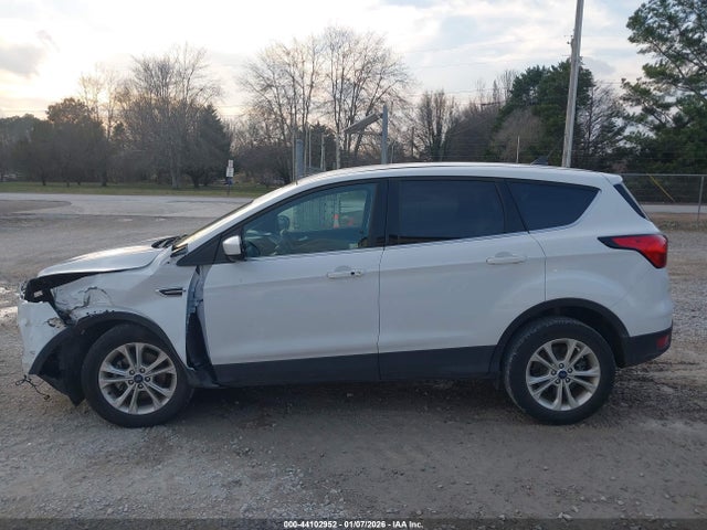 1FMCU0GD3KUA10670 Ford ESCAPE SE