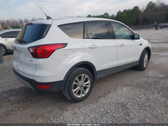 1FMCU0GD3KUA10670 Ford ESCAPE SE