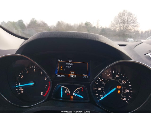 1FMCU0GD3KUA10670 Ford ESCAPE SE
