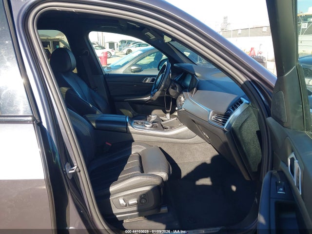 2019 BMW X5 5UXCR6C5XKLL52404 Photo 4