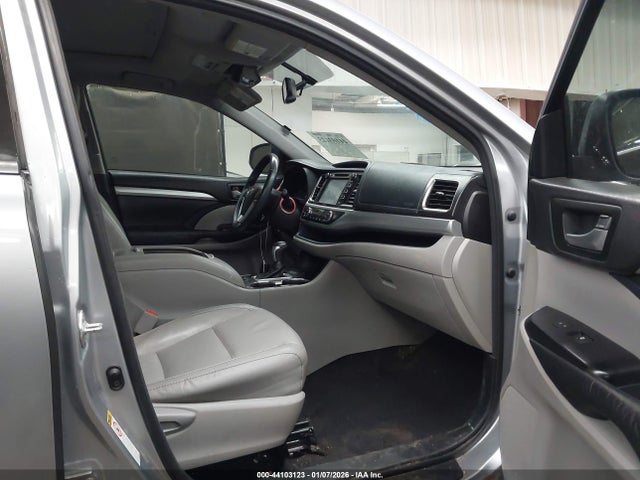 5TDKKRFH1FS119055 Toyota Highlander Xle V6