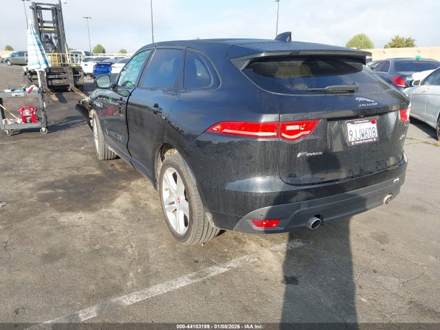 2017 JAGUAR F-PACE SADCL2BV9HA047367 Photo 2