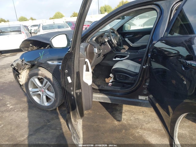 2017 JAGUAR F-PACE SADCL2BV9HA047367 Photo 4
