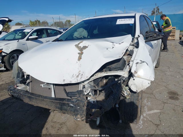 5YFBURHE1EP057371 Toyota Corolla Le Plus