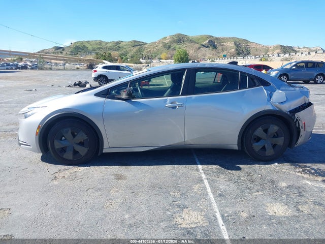JTDACAAU5T3065917 Toyota Prius Le