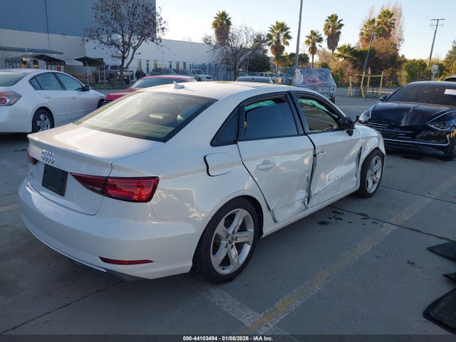 2018 AUDI A3 WAUAUGFF0J1036261 Photo 3