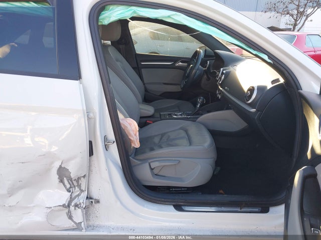 2018 AUDI A3 WAUAUGFF0J1036261 Photo 4