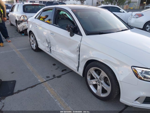 2018 AUDI A3 WAUAUGFF0J1036261 Photo 5