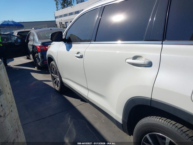 5TDJZRFH2KS608209 Toyota Highlander Xle