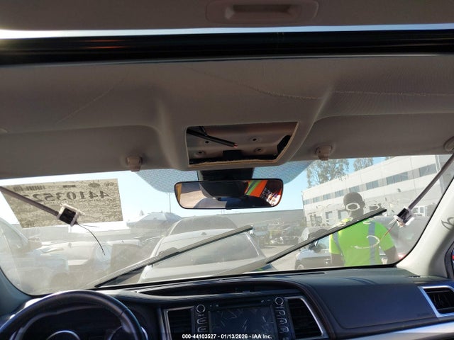 5TDJZRFH2KS608209 Toyota Highlander Xle