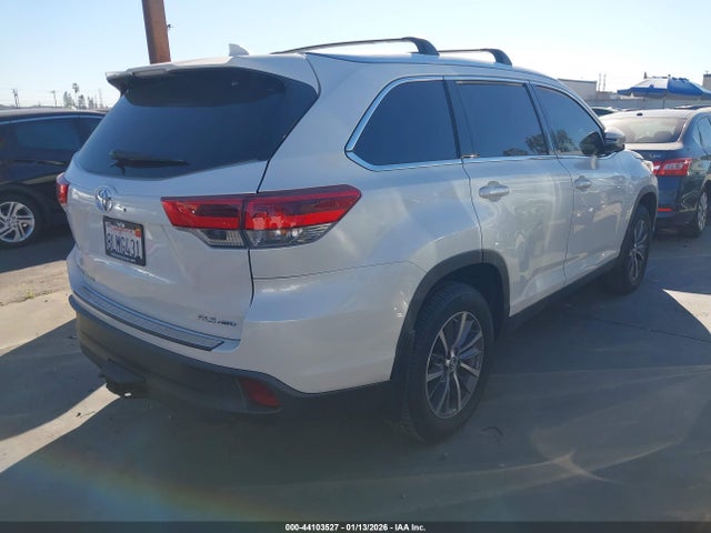 5TDJZRFH2KS608209 Toyota Highlander Xle